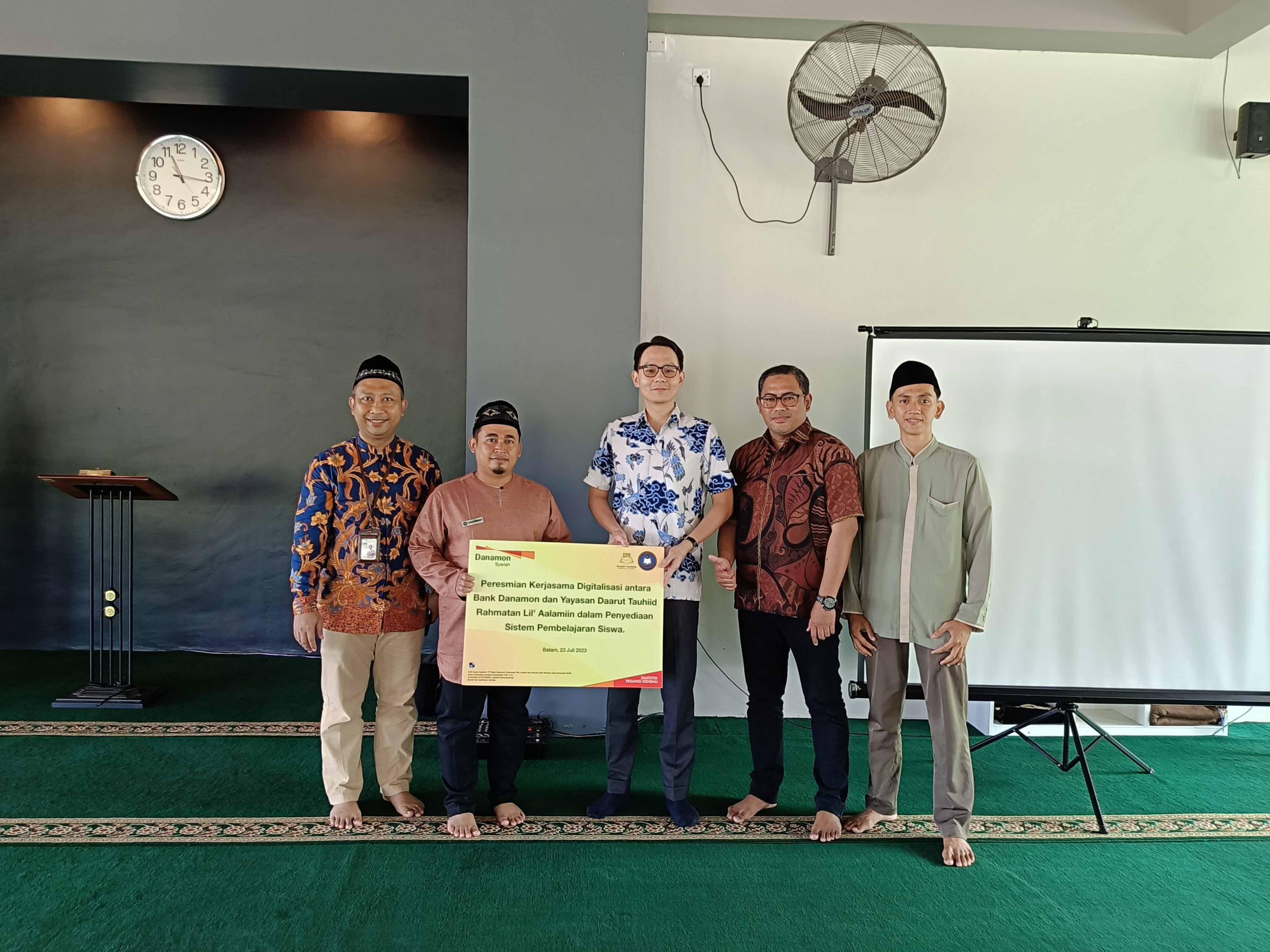 Danamon and the Daarut Tauhiid Rahmatan Lil' Aalamiin Foundation Officially Launch a Digital Application to Support the Advancement of Education Through the Latest Digital Solutions Integrated with Banking Systems
