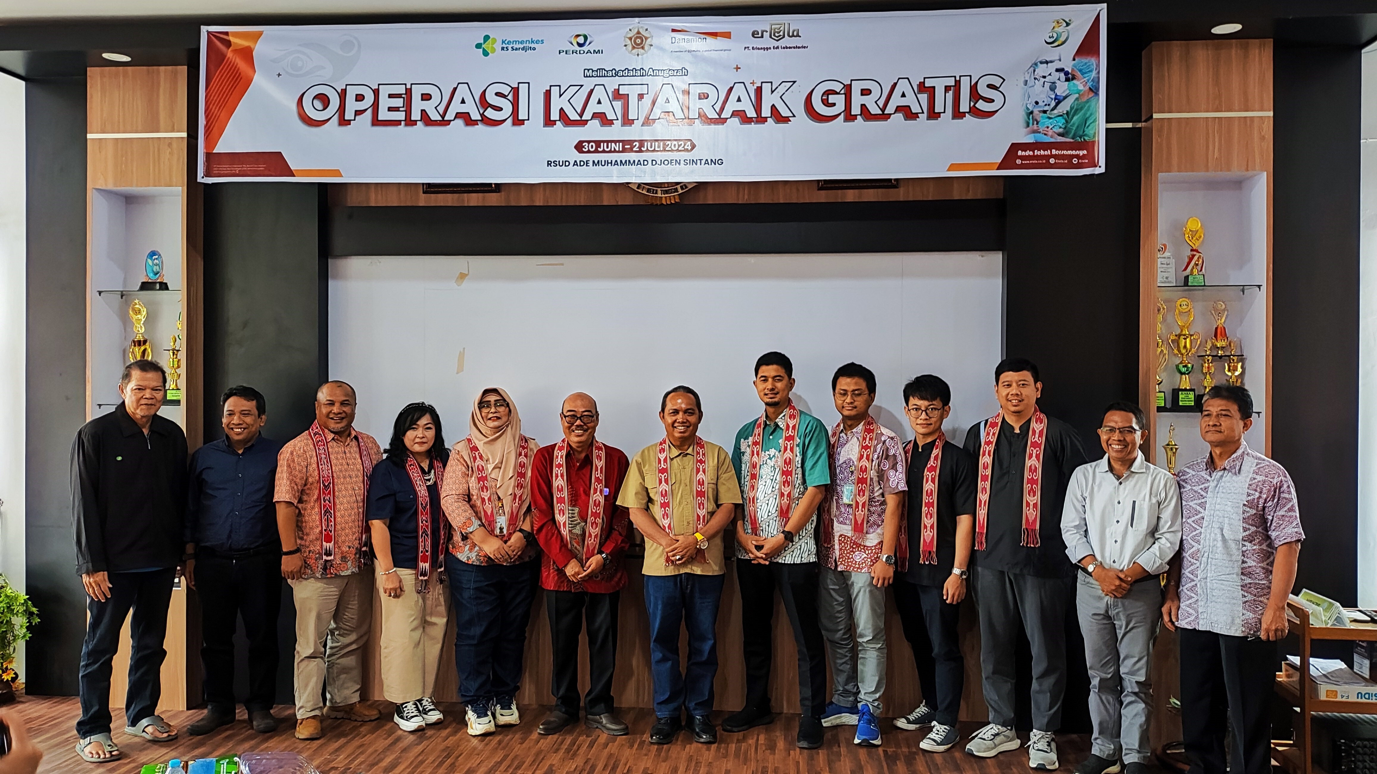 Danamon Gelar Operasi Katarak Gratis di Kabupaten Sintang untuk Berkontribusi Meningkatkan Kualitas Hidup Masyarakat