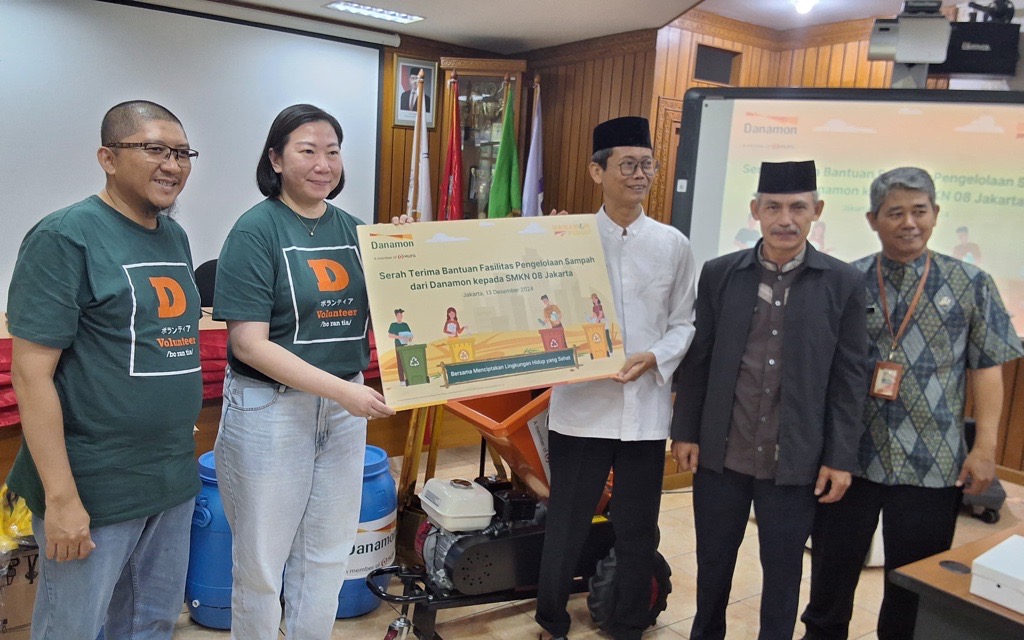PT Bank Danamon Indonesia Tbk (Danamon) melakukan Serah Terima Dukungan Fasilitas Program  Pengelolaan Sampah kepada SMK Negeri 8 Jakarta