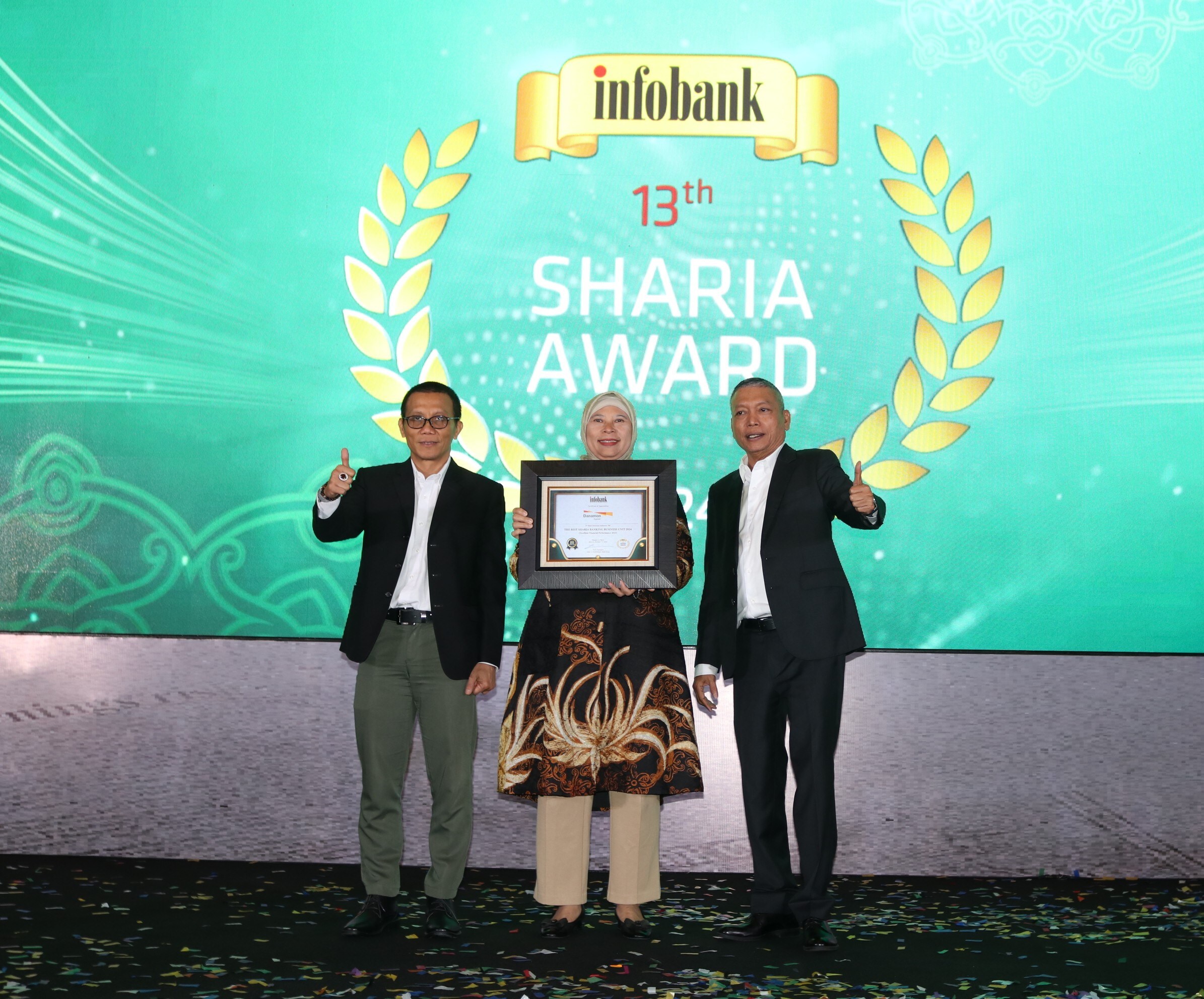 For its commitment to comprehensive sharia financial services and its ability to contribute positively to the sharia financial industry, Danamon's Sharia Business Unit (UUS) received an award at 13th Infobank Sharia Recognition 2024